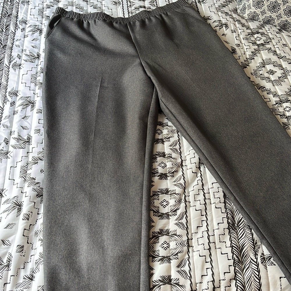Donn Kenny Petite Gray Slacks Size 18P in Gray